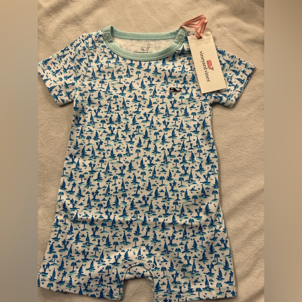 NWT-Vineyard Vines infant s/s romper with Blue Sailboat Pattern.. 3/6 mo.